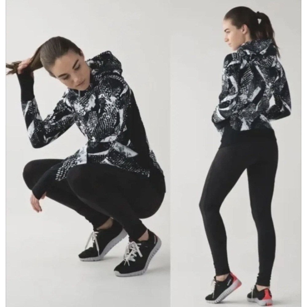 EUC🌟Lululemon Scuba Hoodie III Light Cotton Fleece Sz 8 Static Mist White Black - Picture 3 of 13